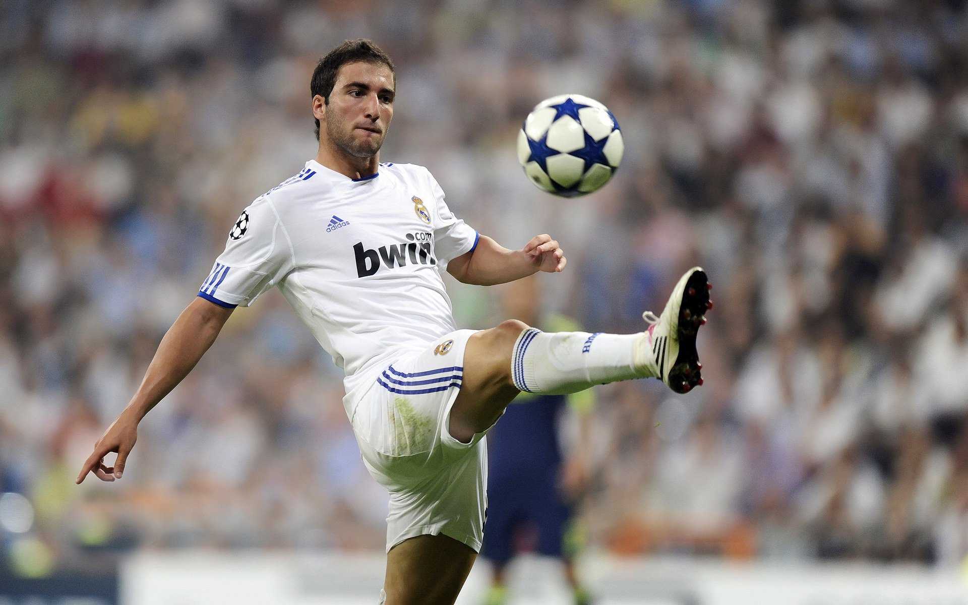 曼城大胜利物浦积分反超登顶,曼城1_4利物浦